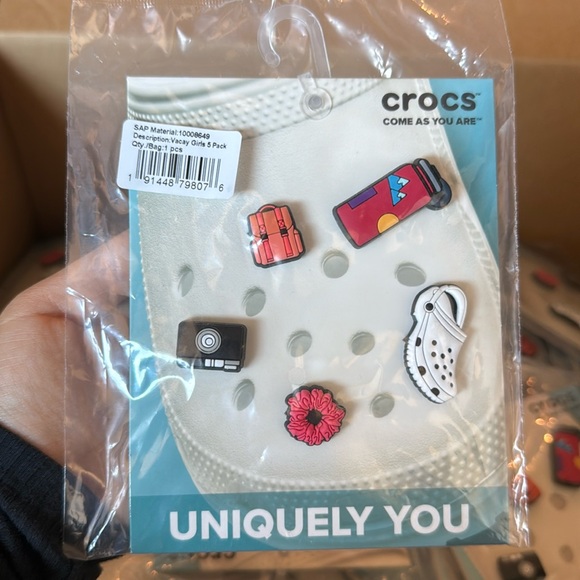Crocs Jibbitz Charms - Girls Vacation 5 pack - Picture 1 of 2